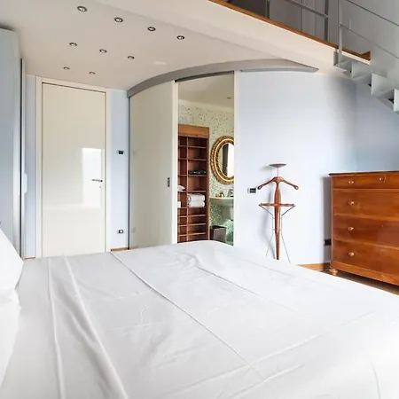 Ferienhaus Lovely Cascina. Stunning Views & Sun Deck *