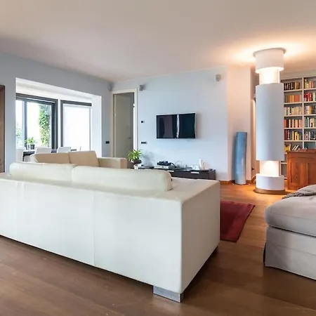 Ferienhaus Lovely Cascina. Stunning Views & Sun Deck Cernobbio