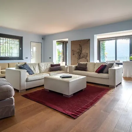 Ferienhaus Lovely Cascina. Stunning Views & Sun Deck *