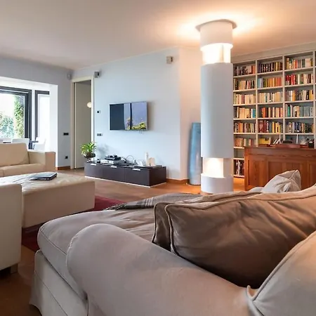 Ferienhaus Lovely Cascina. Stunning Views & Sun Deck *