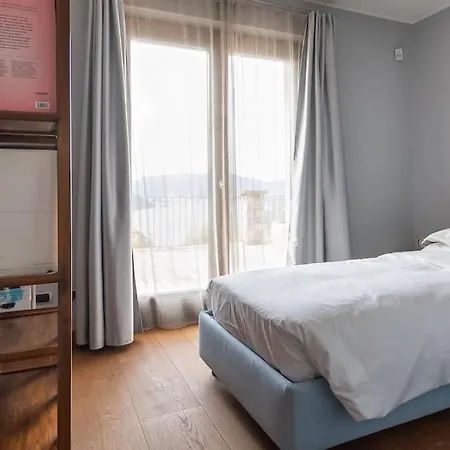 Lovely Cascina. Stunning Views & Sun Deck *