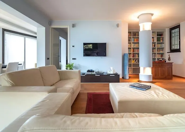 Lovely Cascina. Stunning Views & Sun Deck Casa vacanze *