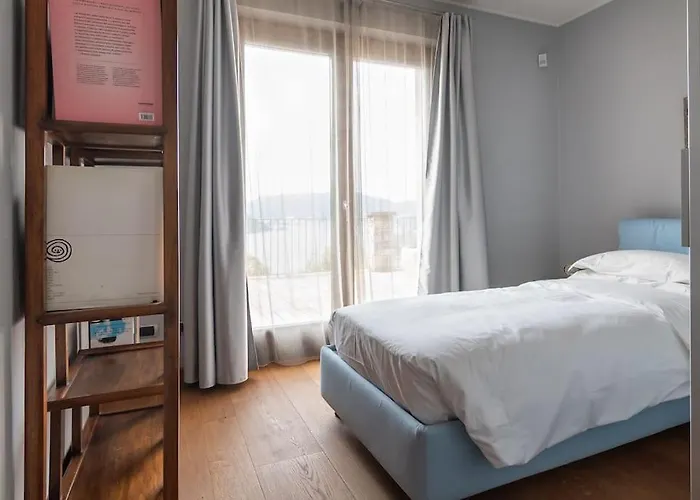 Lovely Cascina. Stunning Views & Sun Deck *