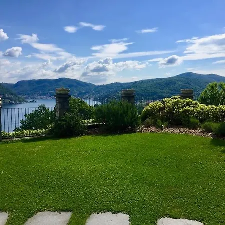 Lovely Cascina. Stunning Views & Sun Deck 別荘